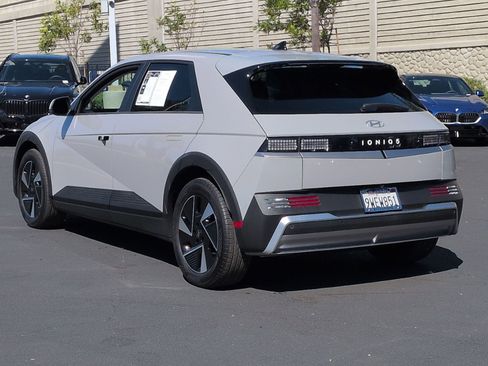 Used 2025 Hyundai Ioniq 5 SE RWD image 8