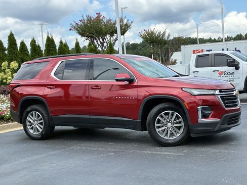 Used 2023 Chevrolet Traverse LT FWD image 3