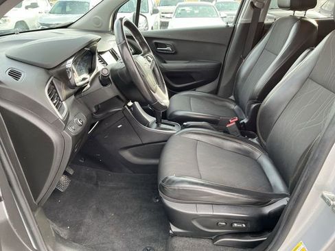 Used 2019 Chevrolet Trax LT w/ LT Convenience Package image 15