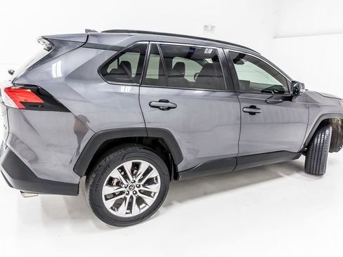 Used 2020 Toyota RAV4 XLE Premium image 8