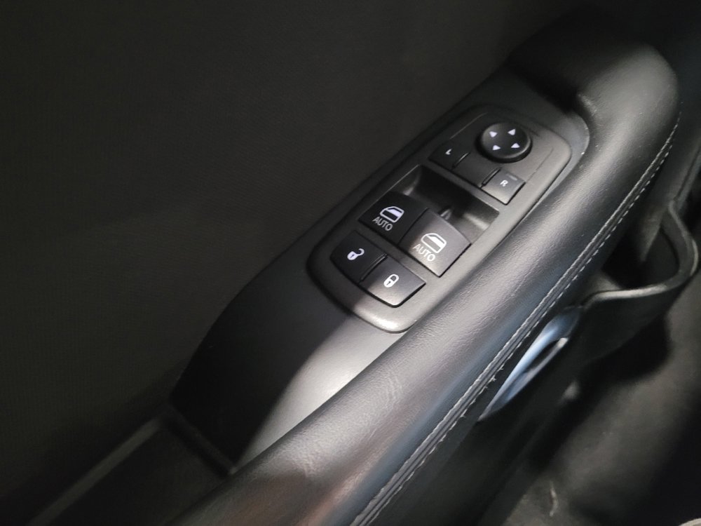 Used 2022 Dodge Challenger SXT RWD image 27