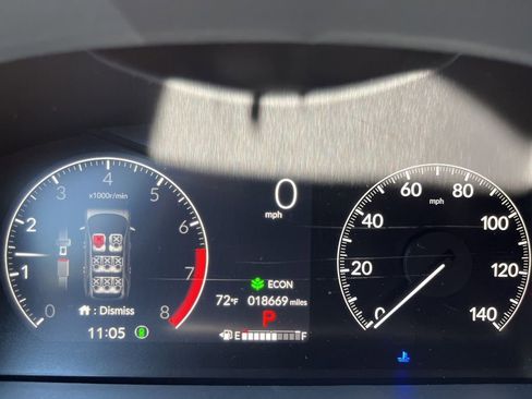 Used 2025 Honda Pilot Touring image 4