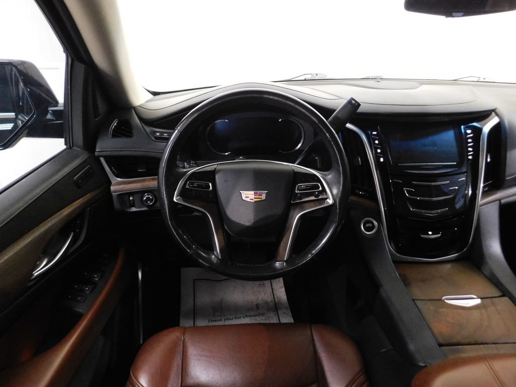 Used 2019 Cadillac Escalade ESV Luxury AWD/4WD image 38