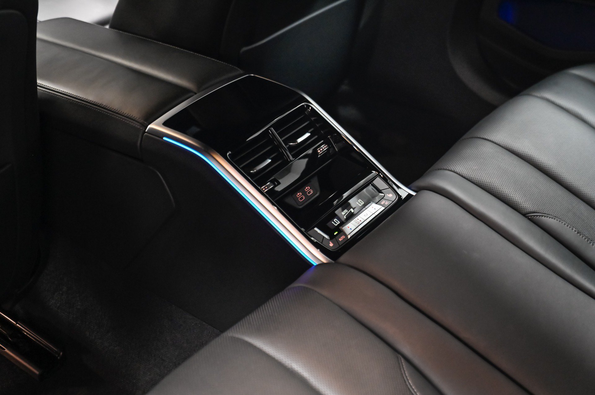 Used 2022 BMW ALPINA B8 xDrive Gran Coupe AWD/4WD image 43