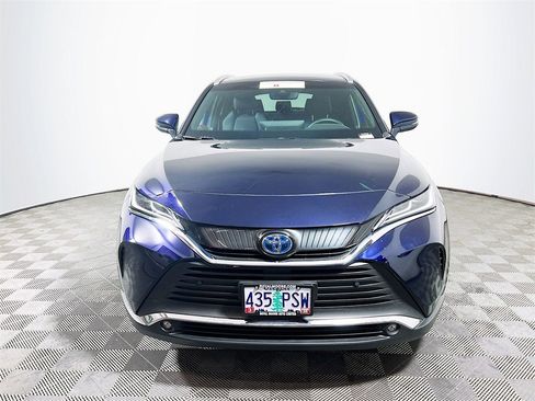 Certified 2024 Toyota Venza XLE image 3