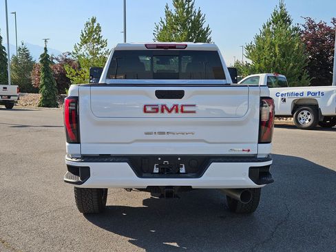 Used 2026 GMC Sierra 2500 AT4 AWD/4WD image 4
