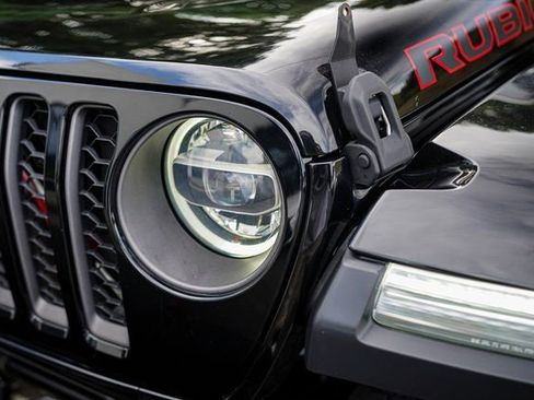 Used 2020 Jeep Gladiator Rubicon image 3