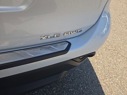 Used 2023 Toyota Highlander XLE image 43