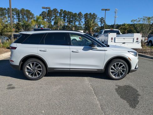 New 2026 Lincoln Corsair Premiere image 4