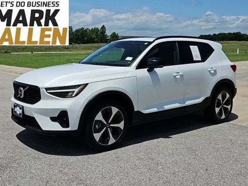 Used 2023 Volvo XC40 B4 Ultimate FWD image 4