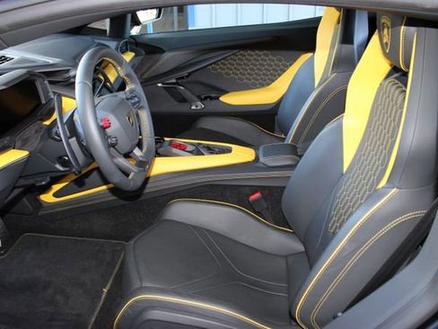 Used 2024 Lamborghini Revuelto AWD/4WD image 14