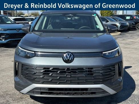 New 2025 Volkswagen Tiguan SE image 2