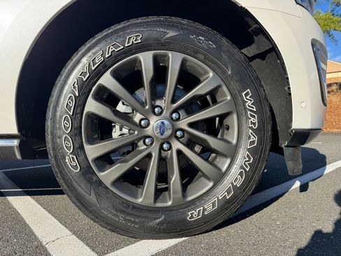 Used 2019 Ford Expedition Limited w/ Equipment Group 301A image 60