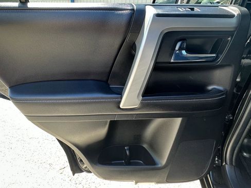 Used 2017 Toyota 4Runner SR5 AWD/4WD image 24
