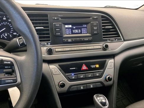 Used 2018 Hyundai Elantra SE image 5