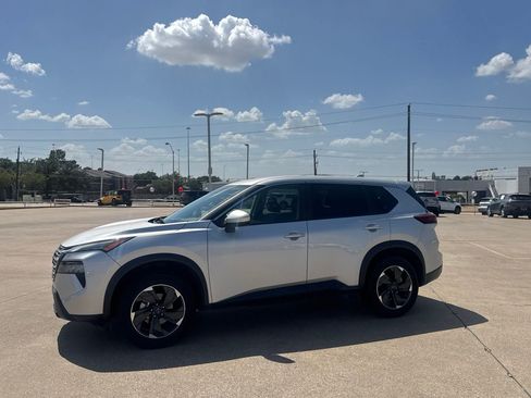 Certified 2024 Nissan Rogue SV AWD/4WD image 12