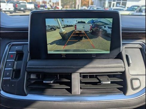 Used 2023 Chevrolet Suburban Premier image 11