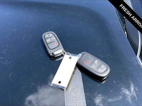 Used 2022 Jeep Cherokee Latitude Lux AWD/4WD image 32