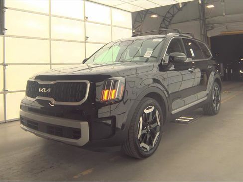 Used 2025 Kia Telluride S image 2