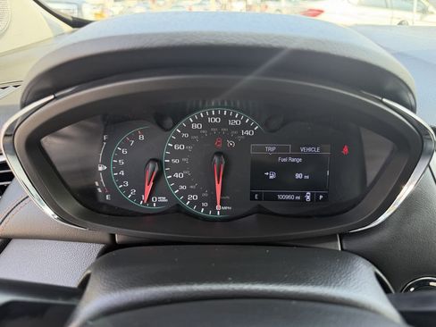 Used 2019 Chevrolet Trax LT w/ LT Convenience Package FWD image 21