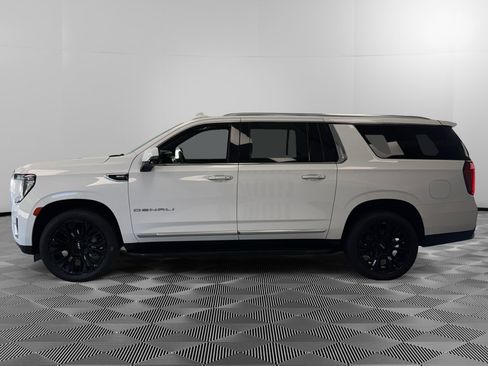 Used 2023 GMC Yukon XL Denali AWD/4WD image 5