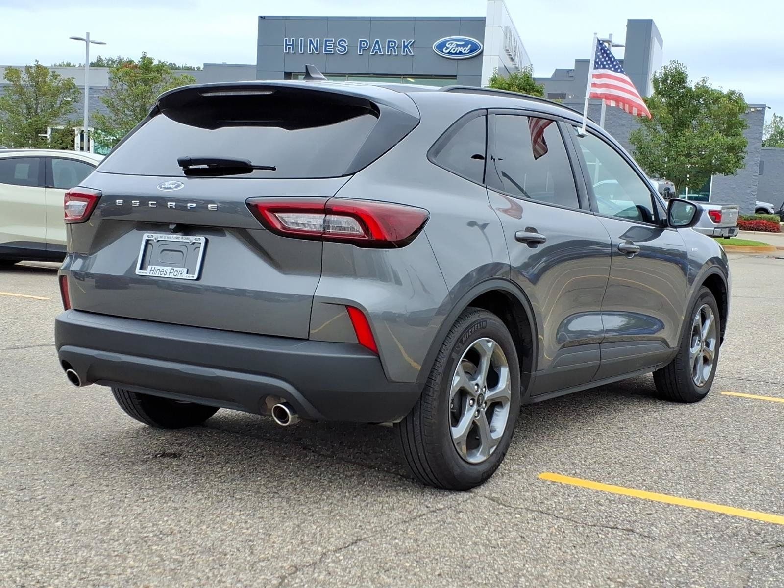 Used 2025 Ford Escape ST-Line FWD image 7