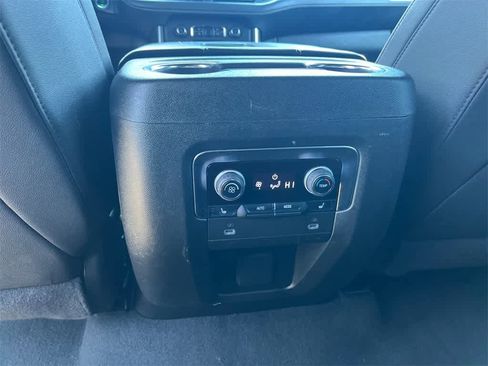 Used 2023 Chevrolet Suburban Premier image 19