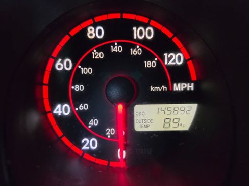 Used 2004 Toyota Matrix FWD image 19