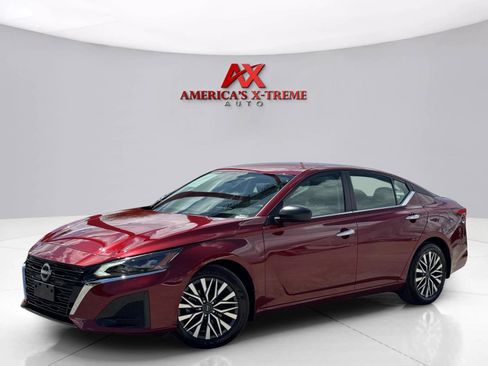 Used 2024 Nissan Altima 2.5 SV FWD image 1