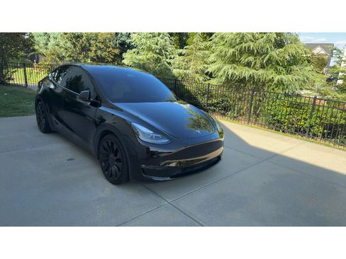 Used 2023 Tesla Model Y Performance AWD/4WD image 3