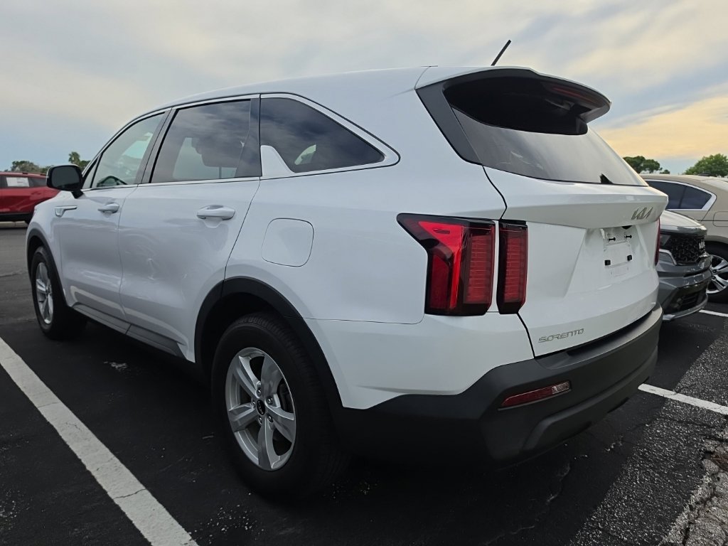 Certified 2023 Kia Sorento LX FWD image 12