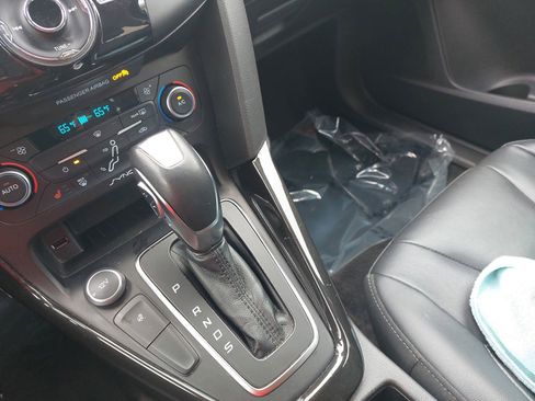Used 2017 Ford Focus Titanium w/ Titanium Technology Package FWD image 27