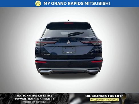 New 2026 Mitsubishi Outlander SE AWD/4WD image 6