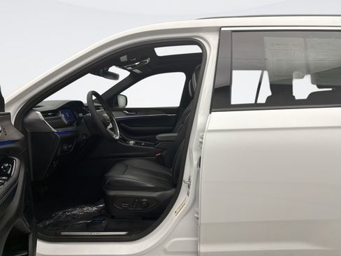 Used 2023 Jeep Grand Cherokee L Overland AWD/4WD image 11