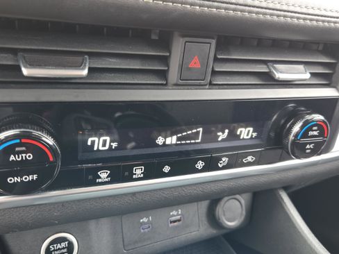 Used 2023 Nissan Rogue SV image 19