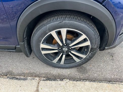 Used 2019 Nissan Kicks SV FWD image 12