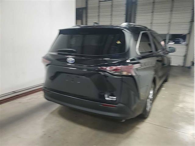 Used 2024 Toyota Sienna XLE FWD image 20