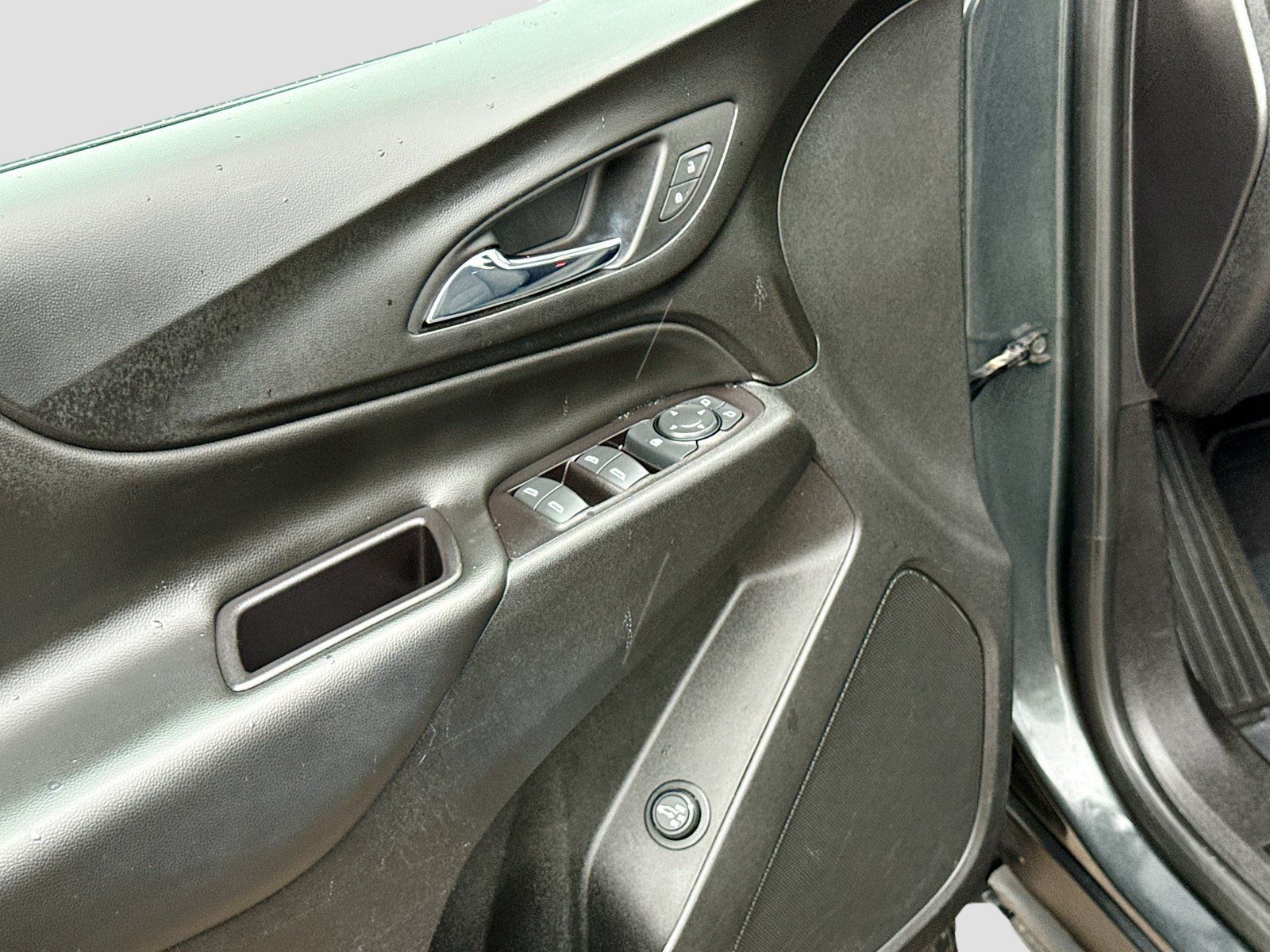 Used 2018 Chevrolet Equinox LT FWD image 8