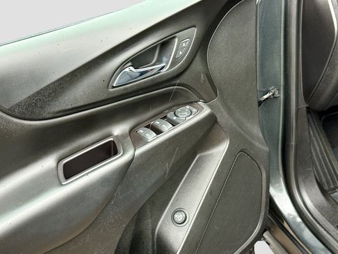 Used 2018 Chevrolet Equinox LT FWD image 8