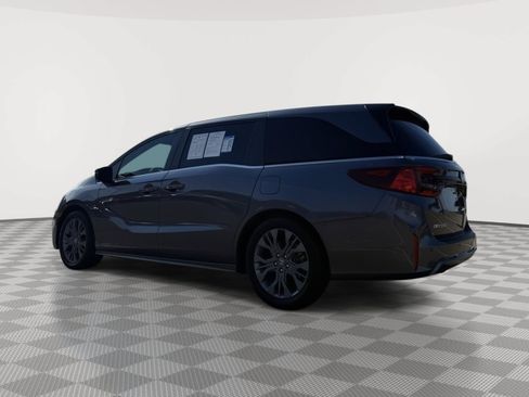 Used 2025 Honda Odyssey Touring image 4