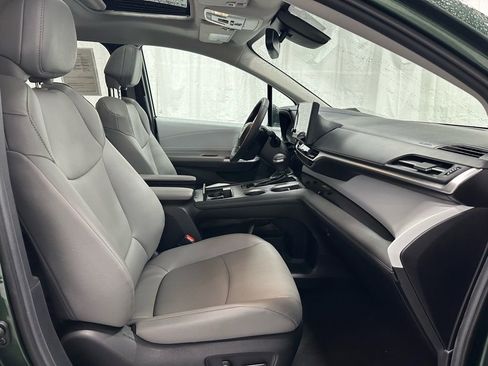 Used 2025 Toyota Sienna XLE image 65
