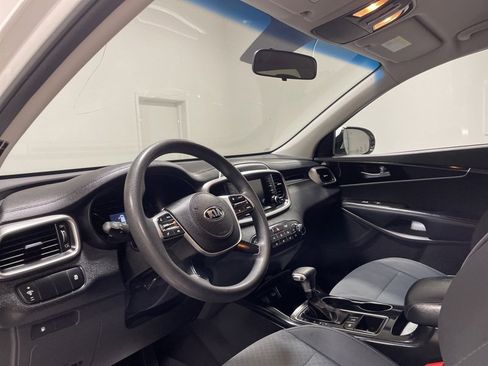 Used 2020 Kia Sorento LX image 19