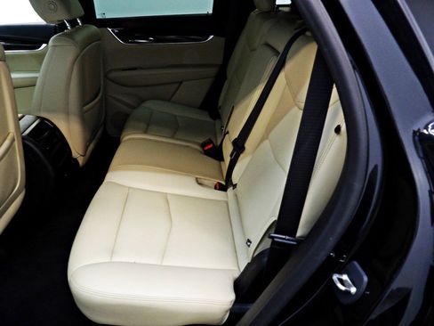Used 2019 Cadillac XT5 FWD image 10