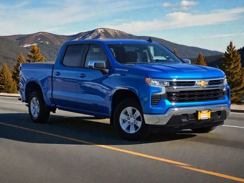 Used 2025 Chevrolet Silverado 1500 LT RWD image 2