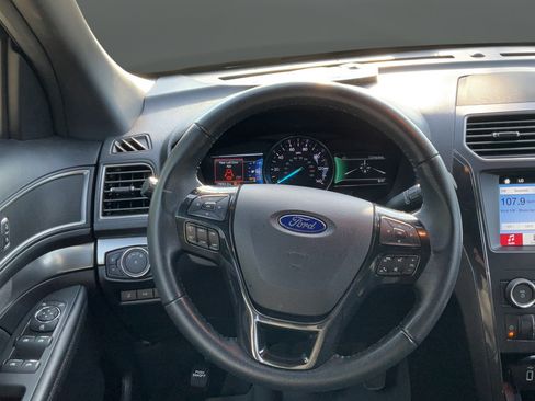 Used 2018 Ford Explorer XLT w/ Equipment Group 201A AWD/4WD image 20