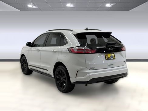 Used 2024 Ford Edge SE w/ Black Appearance Package AWD/4WD image 2