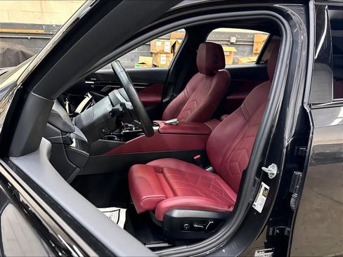 Used 2026 BMW 530i w/ M Sport Package RWD image 28