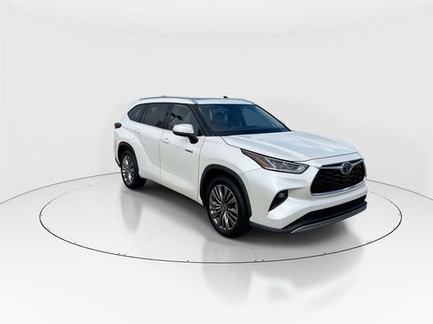 Used 2020 Toyota Highlander Platinum image 2