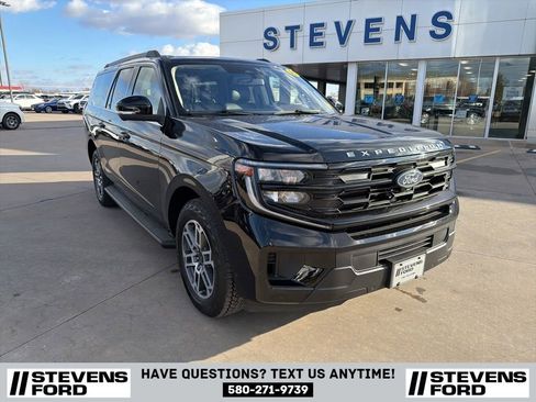 Used 2025 Ford Expedition Max Active AWD/4WD image 3