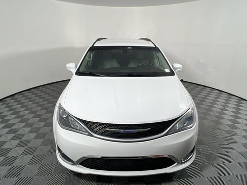 Used 2018 Chrysler Pacifica Touring Plus FWD image 8
